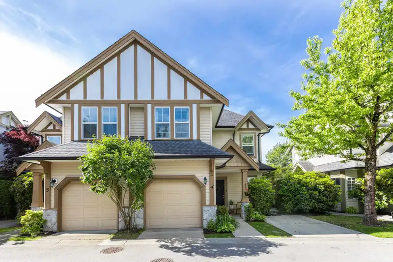 4 18707 65 AVENUE - photo 1 of 34