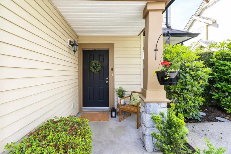 4 18707 65 AVENUE - photo 3 of 34