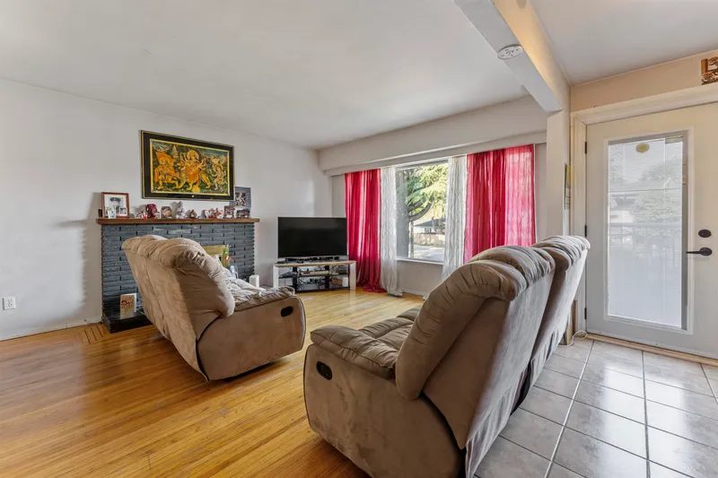 9761 124A STREET - photo 4 of 25