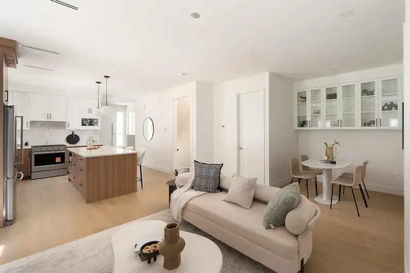 2 6176 ELGIN AVENUE - photo 3 of 29