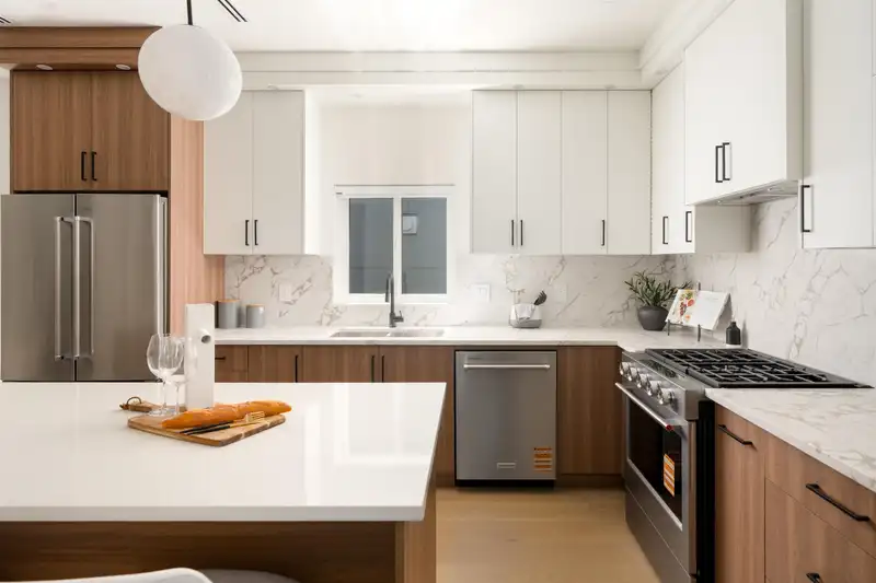 2 6176 ELGIN AVENUE - photo 4 of 29
