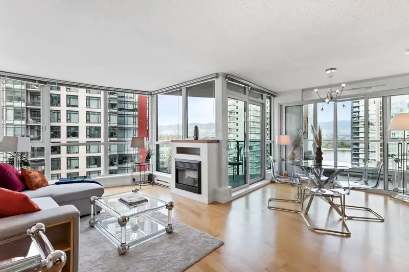 1801 1189 MELVILLE STREET - photo 1 of 38