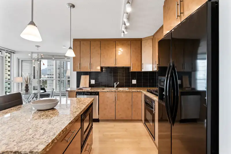 1801 1189 MELVILLE STREET - photo 4 of 38
