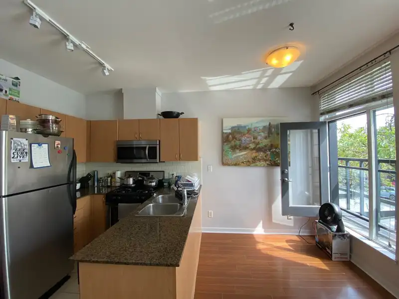 202 4479 W 10TH AVENUE - photo 4 of 10
