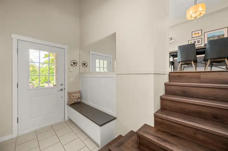 92 10489 DELSOM CRESCENT - photo 4 of 28