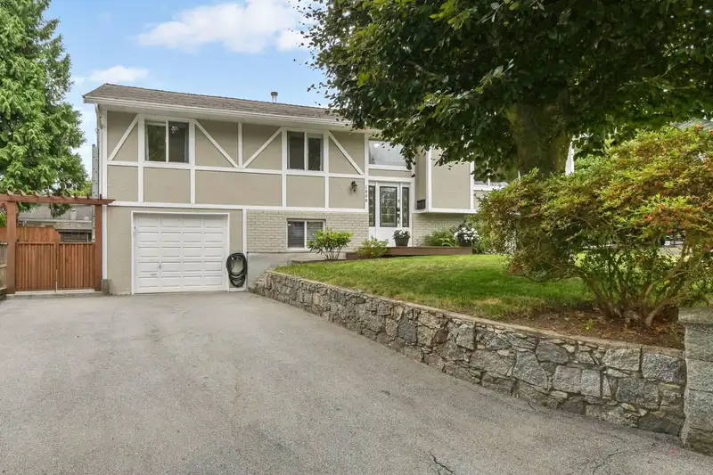 1850 SINCLAIR PLACE - photo 2 of 35