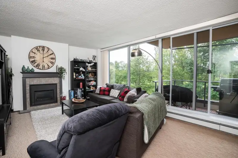 202 1350 VIEW CRESCENT - photo 3 of 30