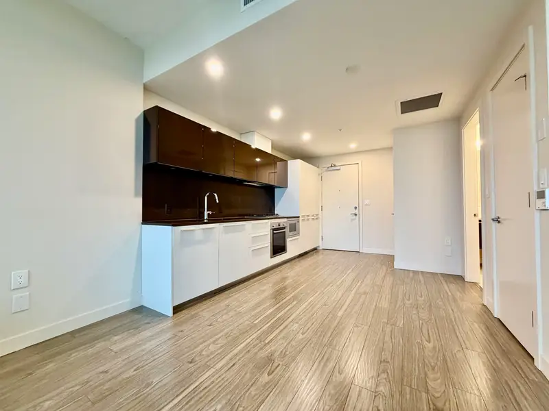 2501 6383 MCKAY AVENUE - photo 2 of 8