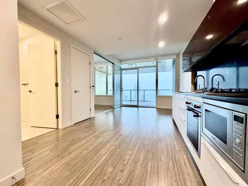 2501 6383 MCKAY AVENUE - photo 3 of 8