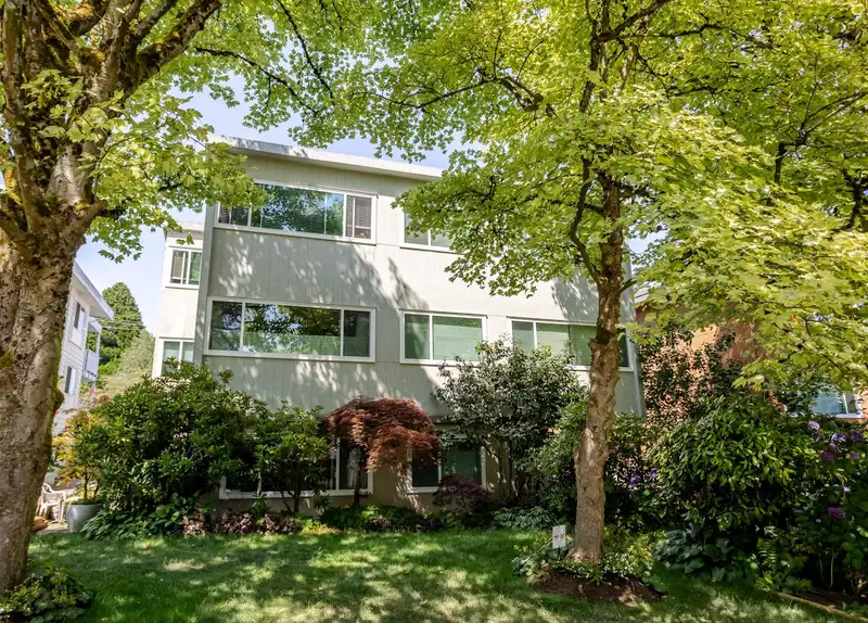 206 1149 W 11TH AVENUE - photo 1 of 15