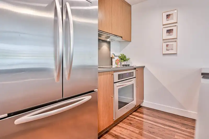 509 251 E 7TH AVENUE - photo 3 of 22