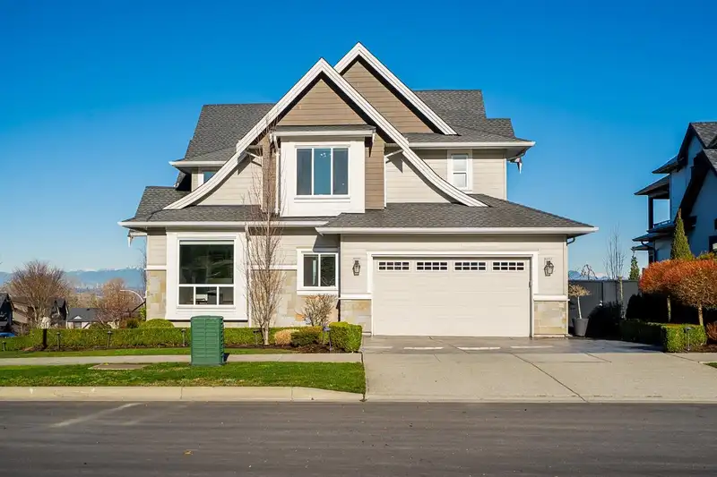 2856 165 STREET - photo 2 of 40