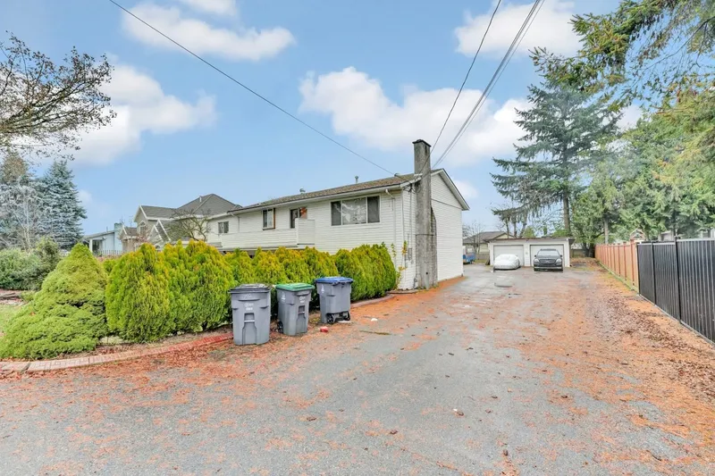 7910 124 STREET - photo 2 of 25