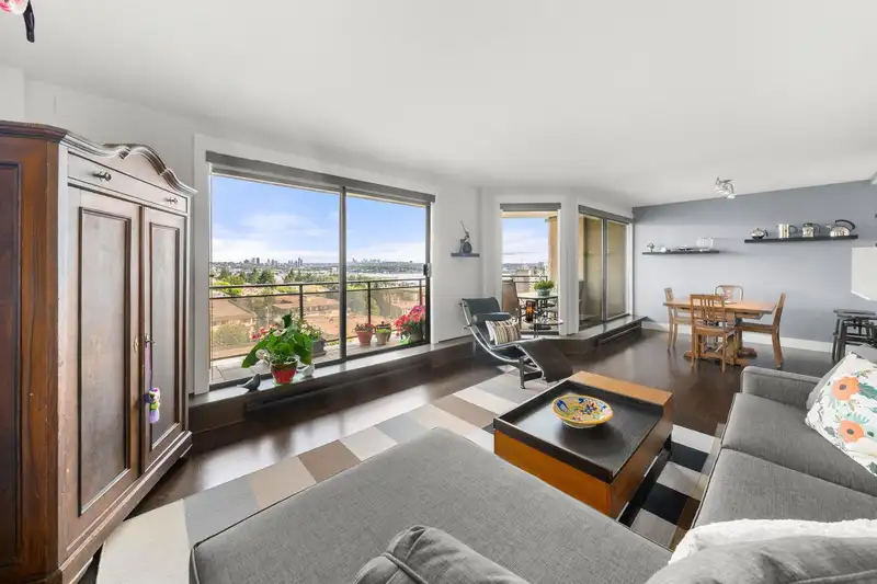 1101 444 LONSDALE AVENUE - photo 1 of 38