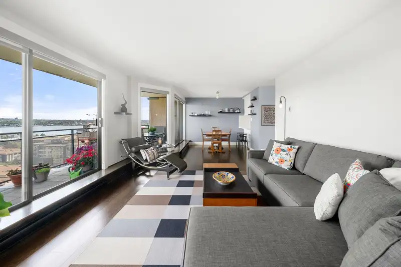 1101 444 LONSDALE AVENUE - photo 2 of 38