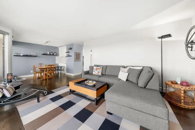 1101 444 LONSDALE AVENUE - photo 4 of 38