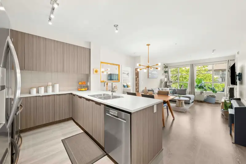 306 1152 WINDSOR MEWS - photo 2 of 37