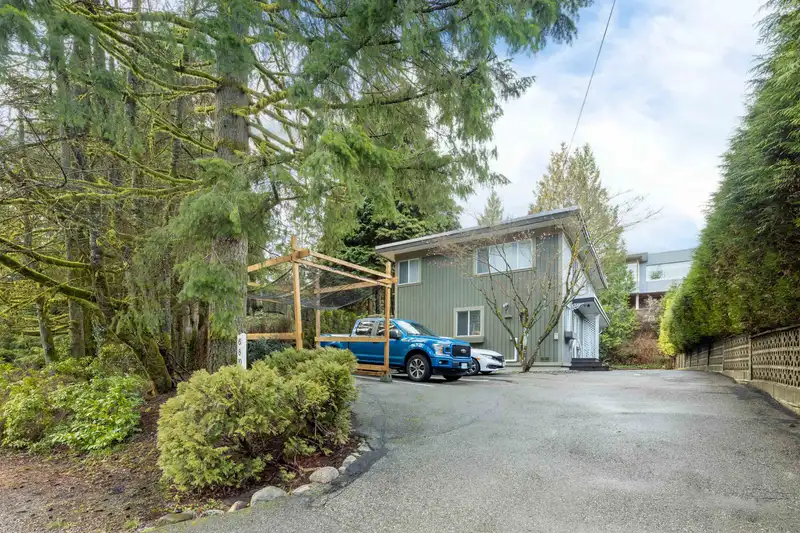 8 GLENMORE DRIVE - photo 3 of 28