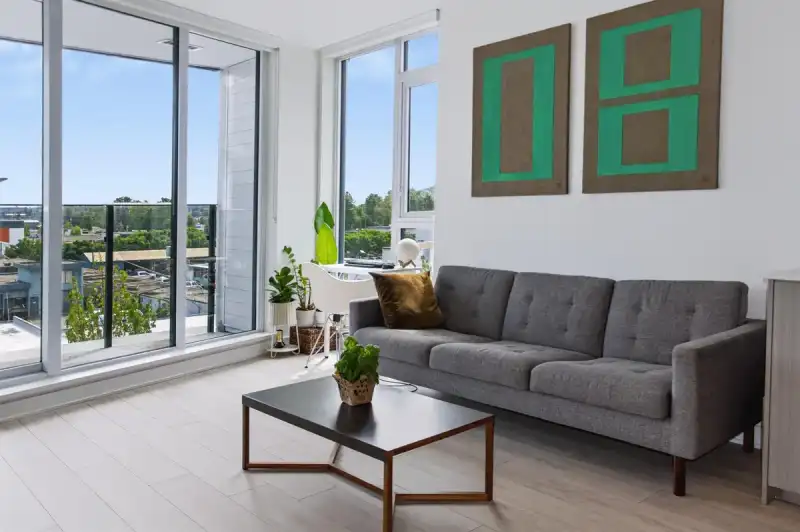 405 1401 HUNTER STREET - photo 1 of 12