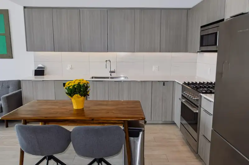 405 1401 HUNTER STREET - photo 4 of 12