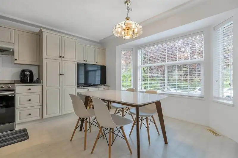 15863 80 AVENUE - photo 4 of 40