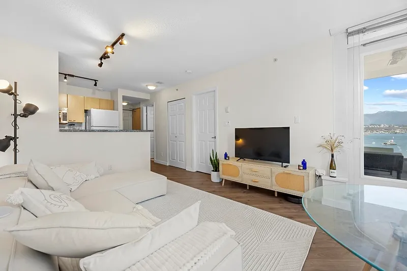 1601 1420 W GEORGIA STREET - photo 3 of 23