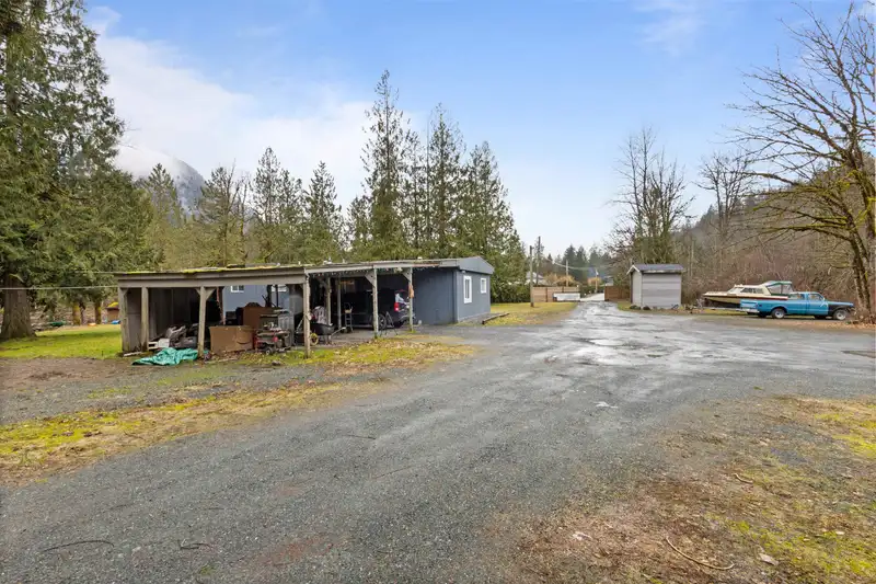 3975 BOURNE ROAD - photo 3 of 33