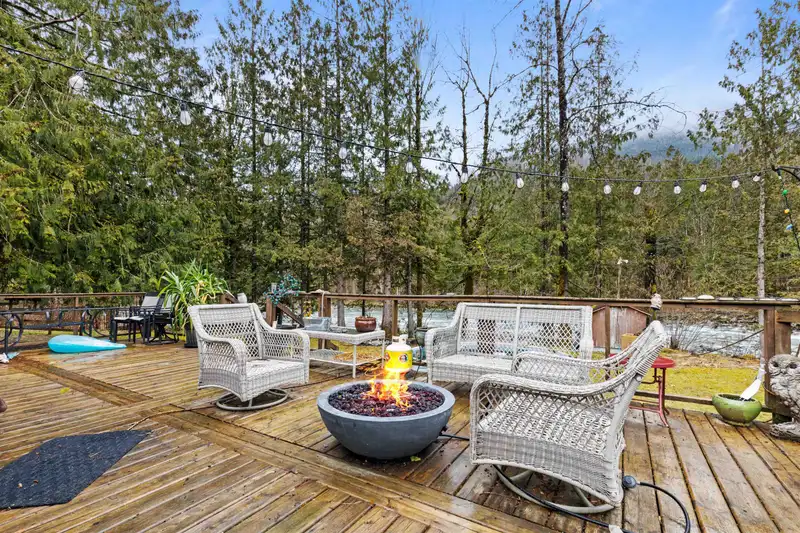 3975 BOURNE ROAD - photo 4 of 33