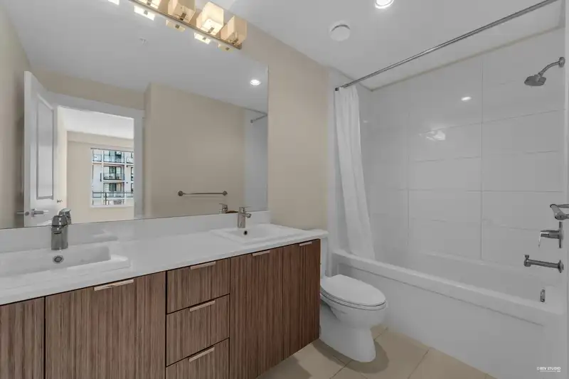 309 9877 UNIVERSITY CRESCENT - photo 4 of 31