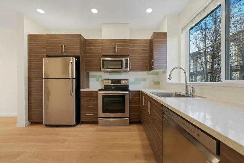 39 19477 72A AVENUE - photo 4 of 25