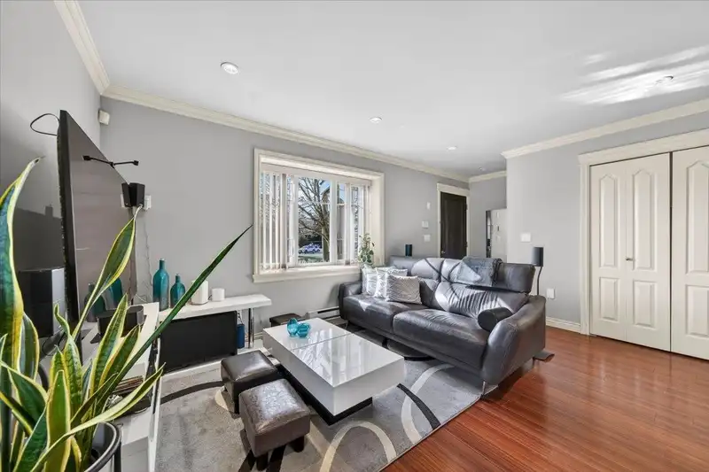 7012 GRIFFITHS AVENUE - photo 4 of 39