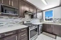 8362 170A STREET - thumbnail 10