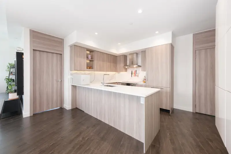 4105 9887 WHALLEY BOULEVARD - photo 3 of 25