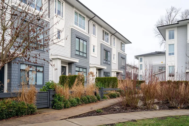 1404 18505 LAURENSEN PLACE - photo 3 of 25