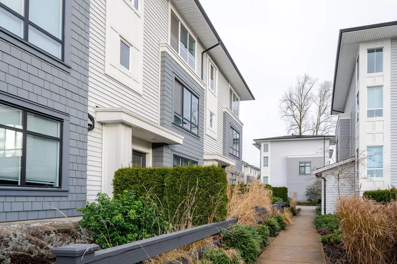 1404 18505 LAURENSEN PLACE - photo 4 of 25