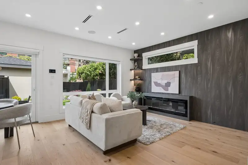 2 4549 W 11TH AVENUE - photo 4 of 38
