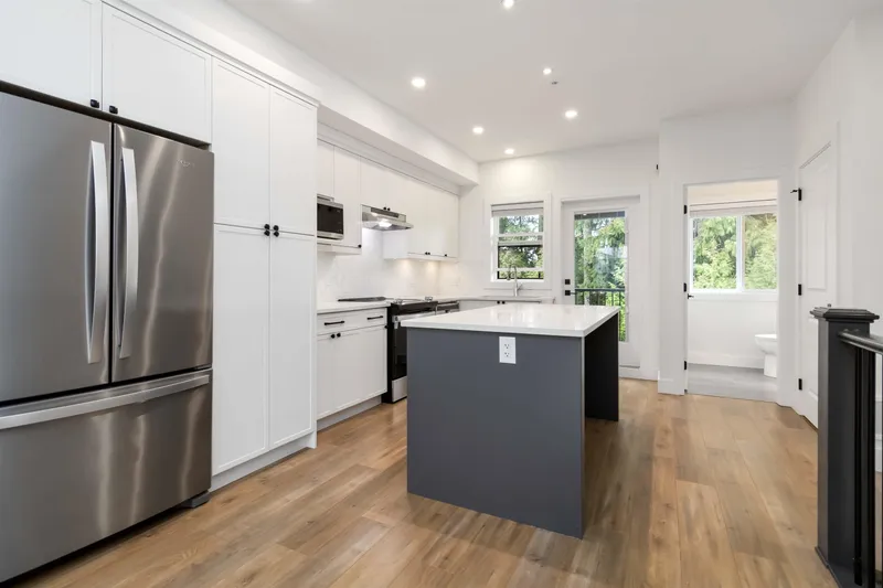 10 32970 TUNBRIDGE AVENUE - photo 1 of 25