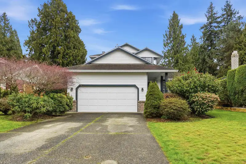 12316 SOUTHPARK CRESCENT - photo 1 of 35