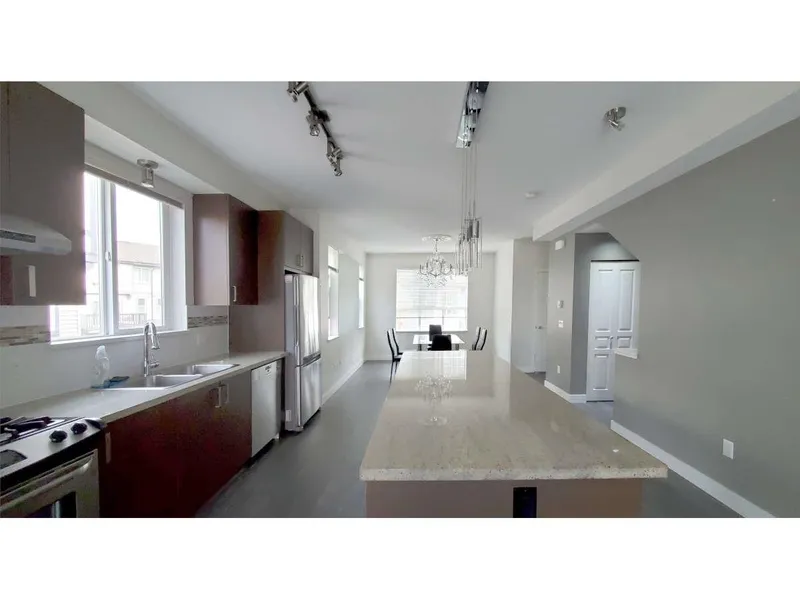 23 9566 TOMICKI AVENUE - photo 3 of 16