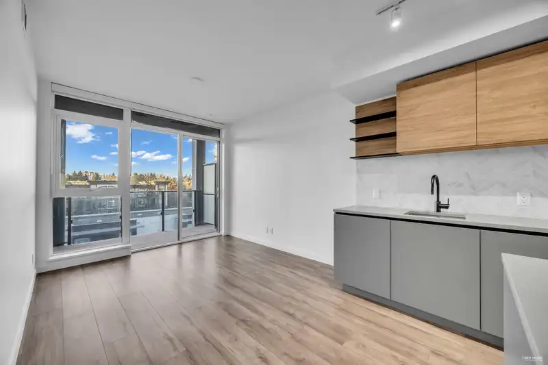 511 13428 105 AVENUE - photo 2 of 32