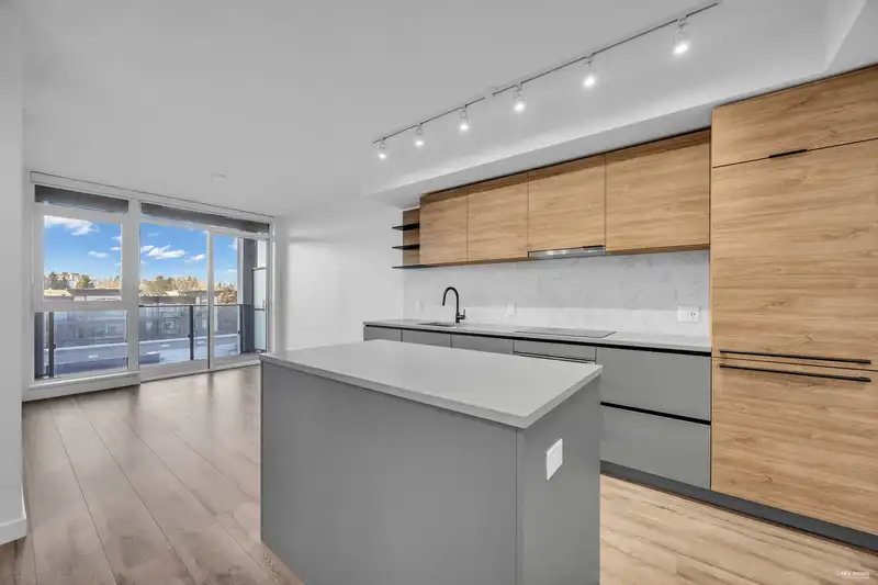 511 13428 105 AVENUE - photo 4 of 32