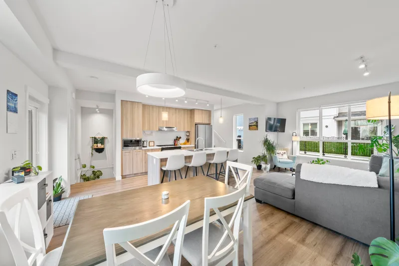 44 8335 NELSON STREET - photo 2 of 25