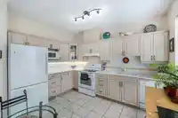 135 3098 GUILDFORD WAY - thumbnail 6