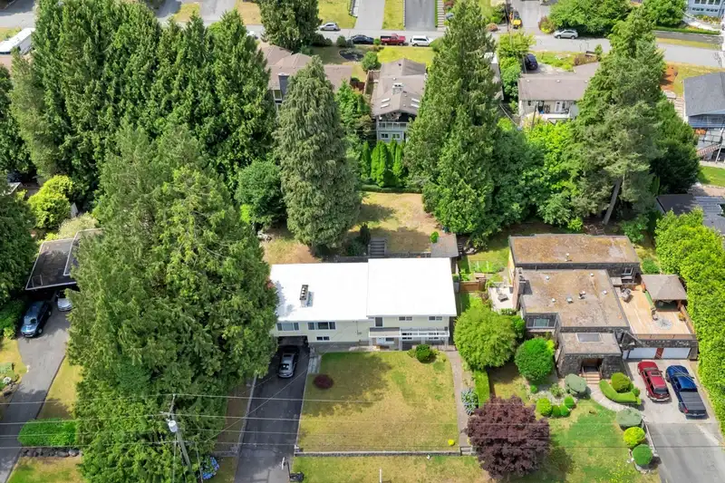 3028 STARLIGHT WAY - photo 2 of 33
