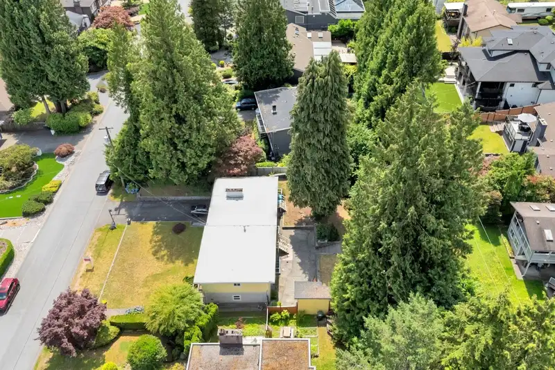 3028 STARLIGHT WAY - photo 3 of 33
