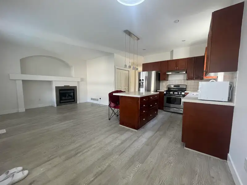 19049 69 AVENUE - photo 3 of 34