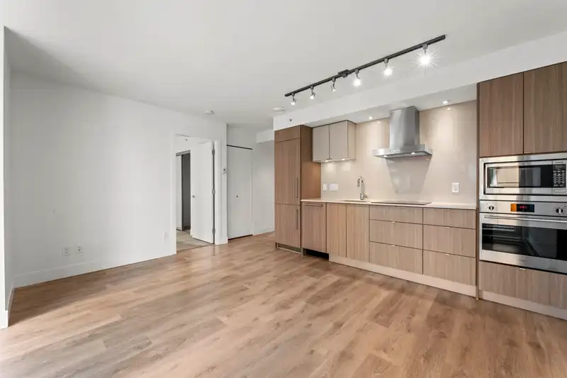 210 1788 COLUMBIA STREET - photo 4 of 26