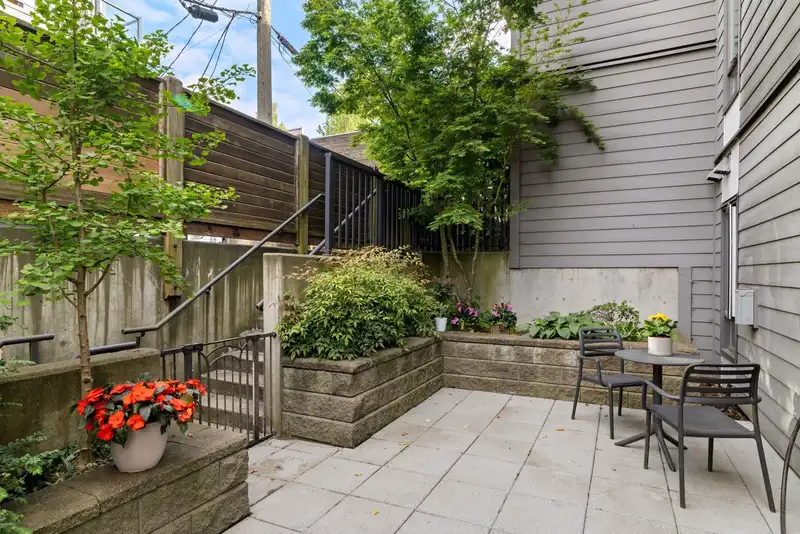 102 1661 E 2ND AVENUE - photo 3 of 37