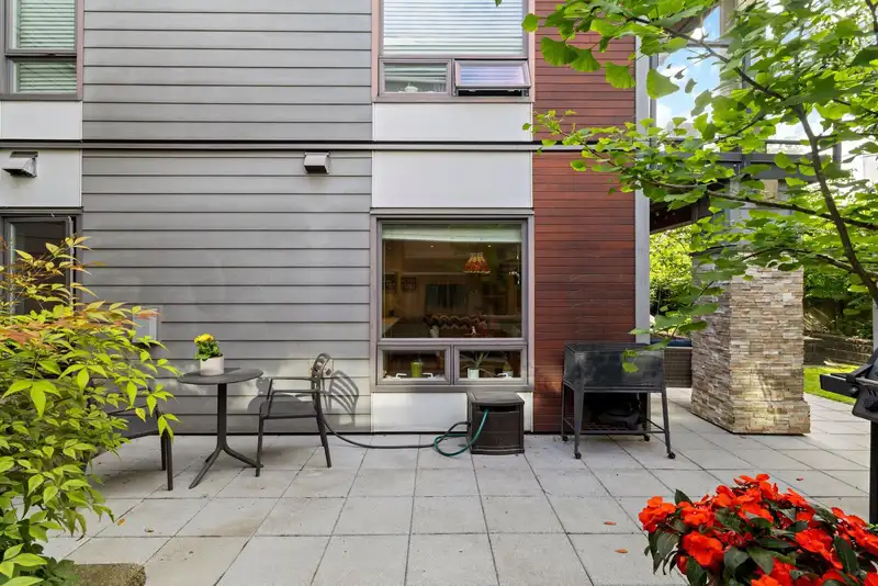 102 1661 E 2ND AVENUE - photo 4 of 37