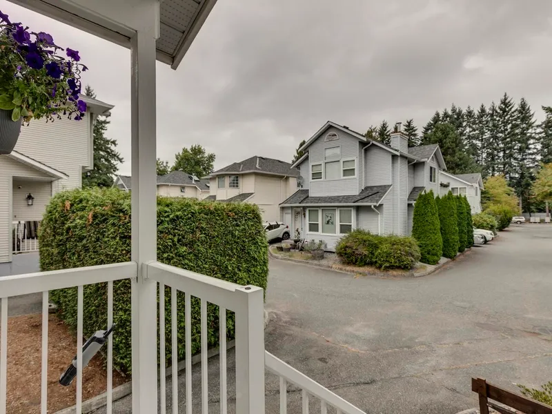 6 19240 119 AVENUE - photo 4 of 25